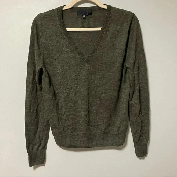 Nili Lotan 100% cashmere army green  v neck sweater - Picture 1 of 6
